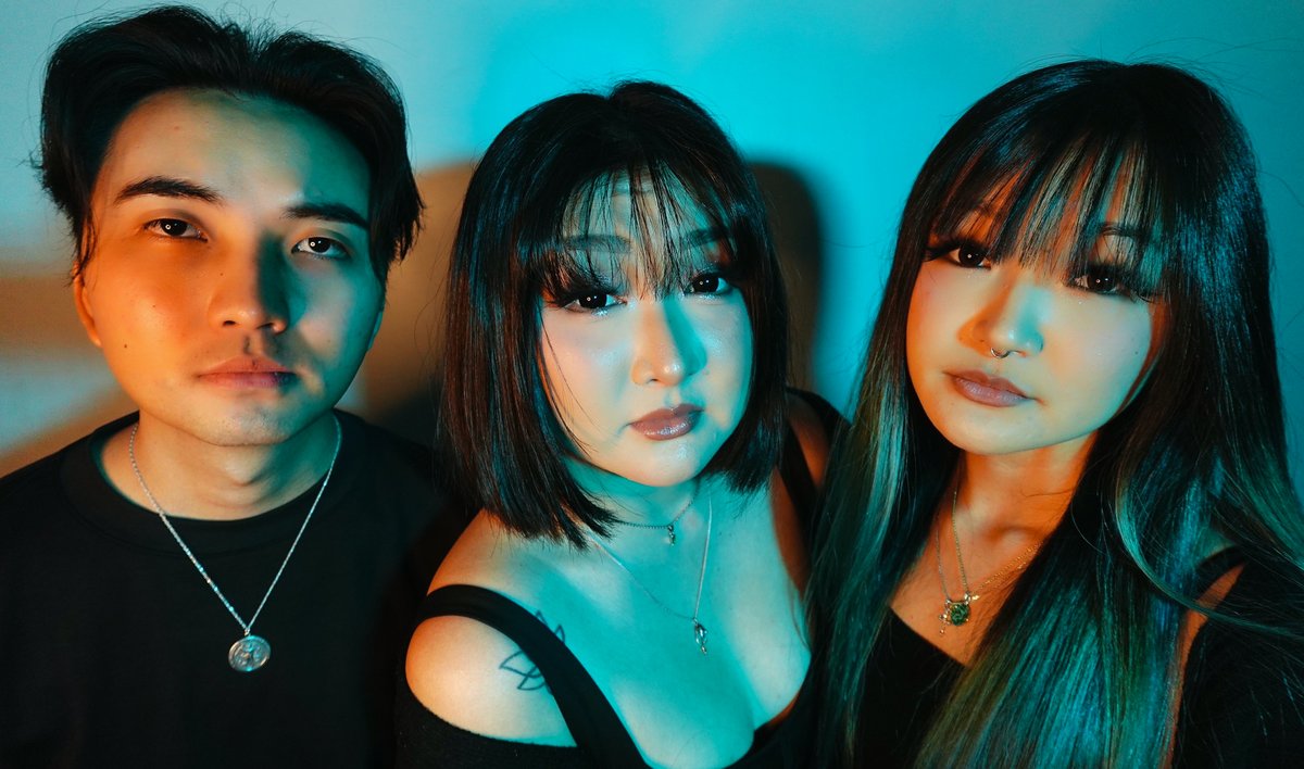 CloseThDistance's tweet photo. The countdown to @KawaiiKon  begins!! We'll be performing on SUNDAY at 3PM in the main events ballroom 🤩 .. Make sure you come down to hear the live debut of our NEW single, "Better Off" ❤️‍🔥 https://t.co/rK56GVKzjE
