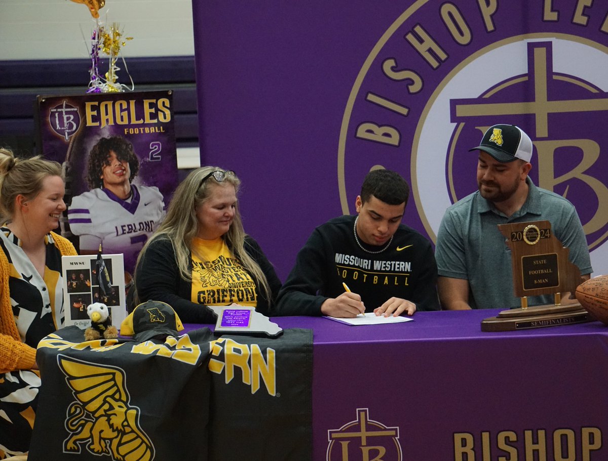 Matt Pike (@kfeqmatt) on Twitter photo Trey Icke and Jacob Winkelbauer were part of a massive turnaround at Bishop LeBlond (.<a href="/LeBlondEagles/">Bishop LeBlond High School</a>) and now they will continue playing football in college
Icke at Missouri Western, and Winkelbauer at Benedictine
Story: stjosephpost.com/posts/e31df8b6… Trey Icke and Jacob Winkelbauer were part of a massive turnaround at Bishop LeBlond (.<a href="/LeBlondEagles/">Bishop LeBlond High School</a>) and now they will continue playing football in college
Icke at Missouri Western, and Winkelbauer at Benedictine
Story: stjosephpost.com/posts/e31df8b6…