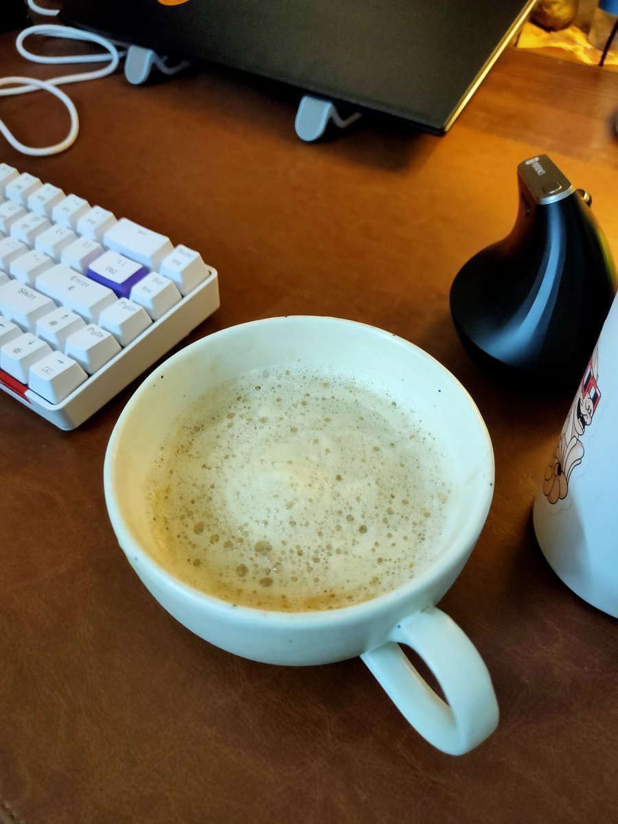 ArtStreaX's tweet photo. I miss my table so much https://t.co/1iNSmuL5Vk