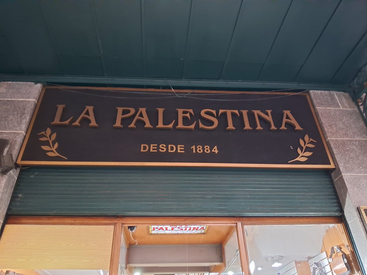 Hasta en el centro hay una tienda que se llama Palestina que tiene más de medio siglo más que <a href="/Israel/">Israel ישראל</a>.