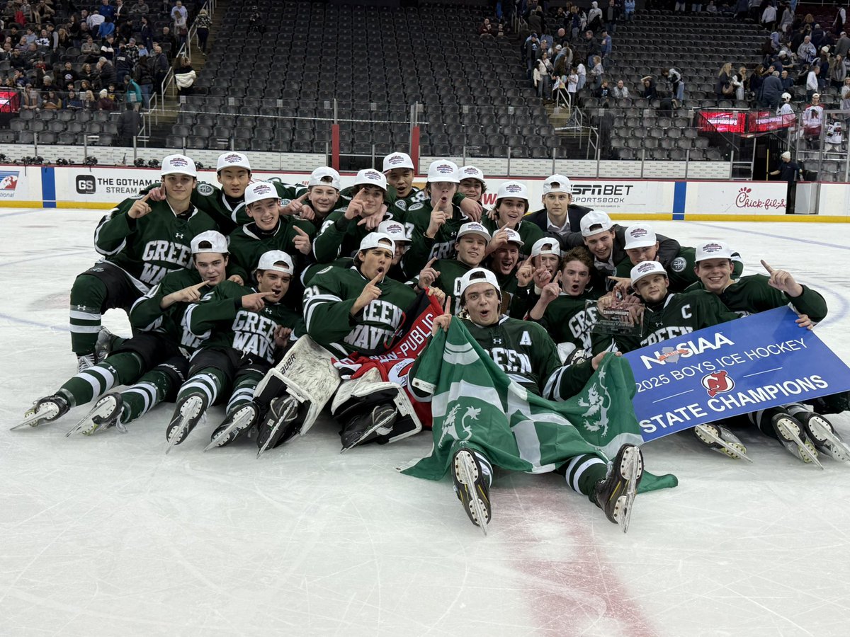 DelbartonSports's tweet image. The 2025 Non Public Champion @DelbartonHockey team!!!