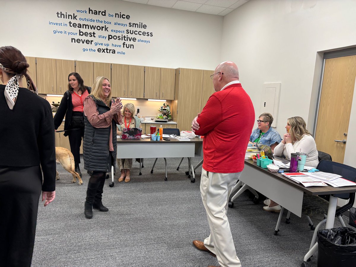 center_grove's tweet photo. Thank you to @SugarGroveES principal Alison Mills-Allen for joining Dr. Long and his leadership team (and Hopper) on their visit to SGES and the Academy today! 

#GrowWithCenterGrove #E3CG #ExceptionalEducation #CenterGrovePride #CenterGrove https://t.co/XtNil9dyUb