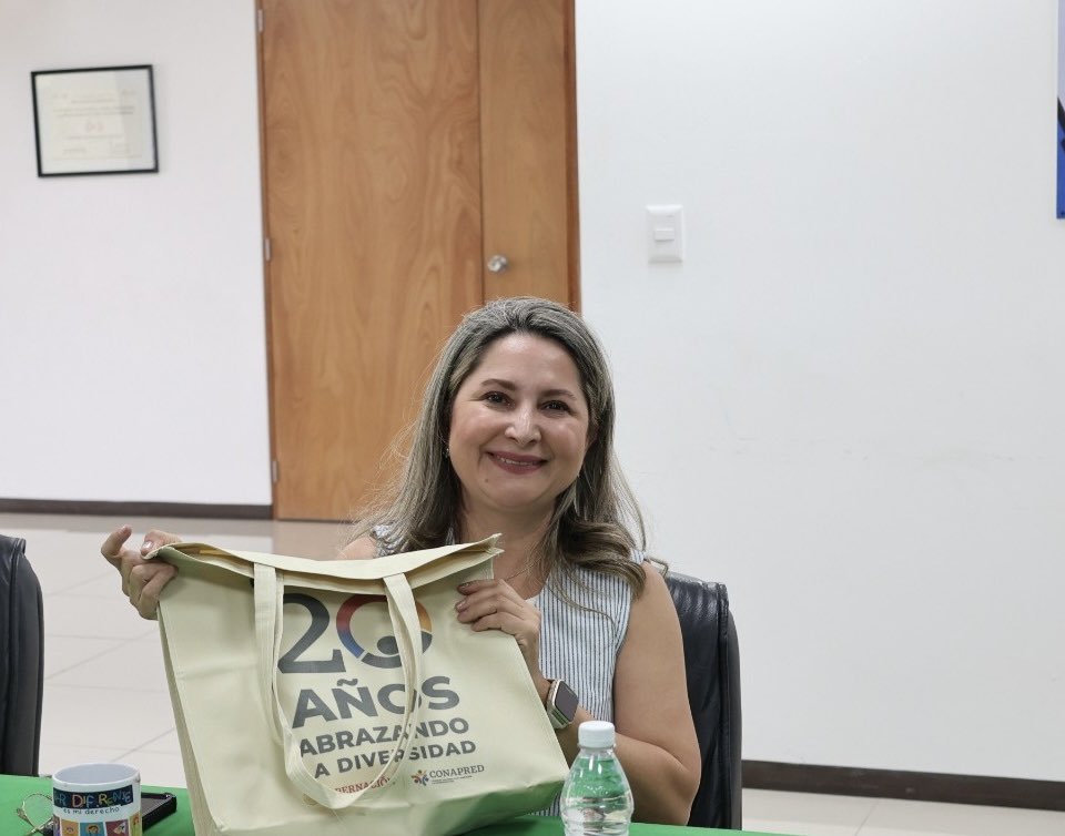 ClaudiaOliviaM's tweet photo. Un gusto recibir en @CONAPRED a María Victoria Zarrabal Rabelo, titular del Secretariado Ejecutivo del Consejo Estatal para Prevenir y Erradicar la Discriminación en el estado de Tabasco @secepedet. Una muy productiva reunión de trabajo. Tendremos mucha colaboración y coordinación para atender la agenda en común, por la igualdad y la no discriminación