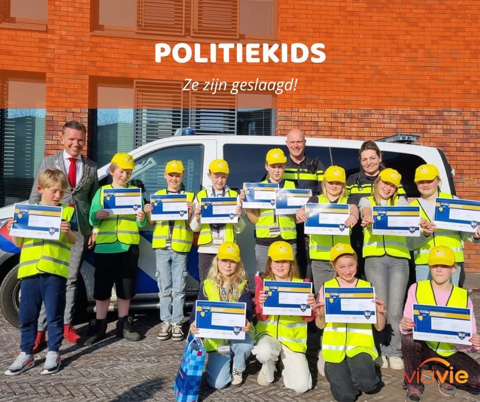 JurgenvanHoudt's tweet image. Trots op deze #toppers. Onze geslaagde #politiekids van #Dijkerhoek.