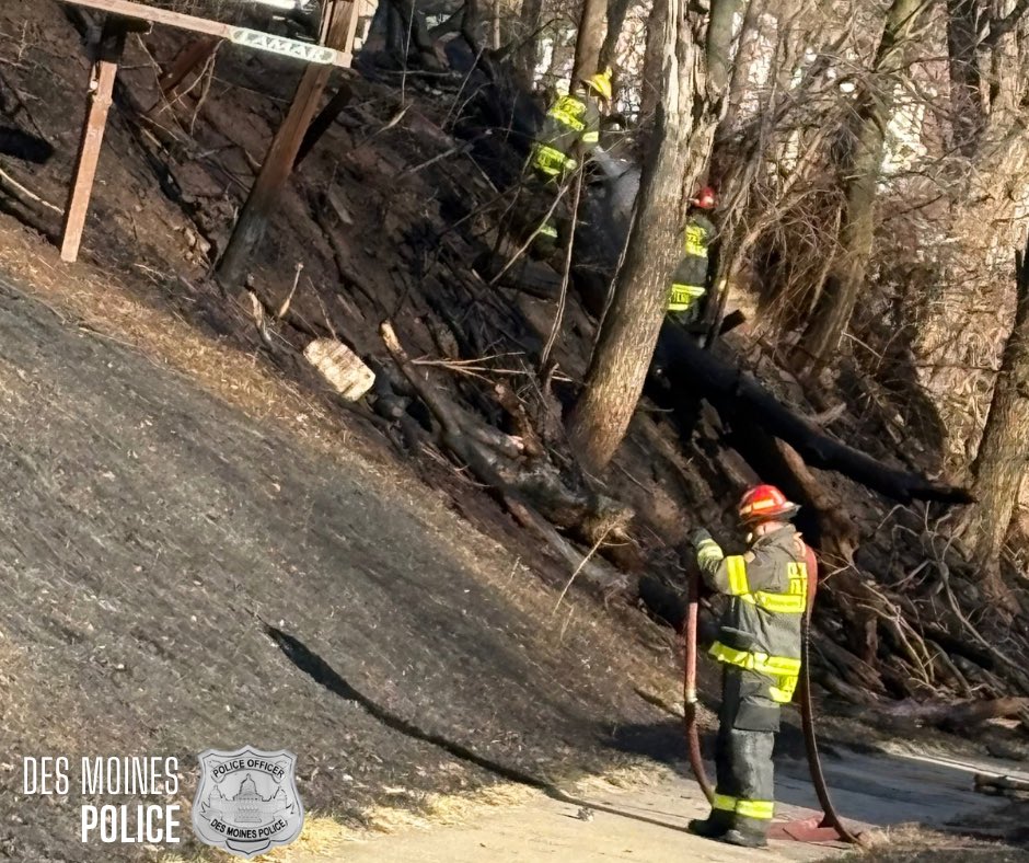 Des Moines Police (@dmpolice) on Twitter photo <a href="/DSMFireDept/">Des Moines Fire Dept</a> is on scene of another grass fire near Keo Way & Lynn St, just north of downtown.
Expect temporary traffic delays in this area. <a href="/DSMFireDept/">Des Moines Fire Dept</a> is on scene of another grass fire near Keo Way & Lynn St, just north of downtown.
Expect temporary traffic delays in this area.