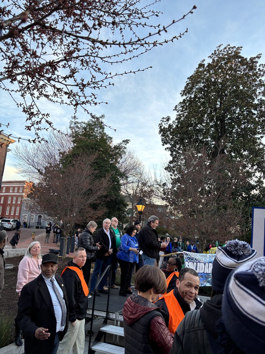 Crowd ⁦<a href="/AFLCIO/">AFL-CIO ✊</a>⁩ Maryland rally:”TAX THE RICH”