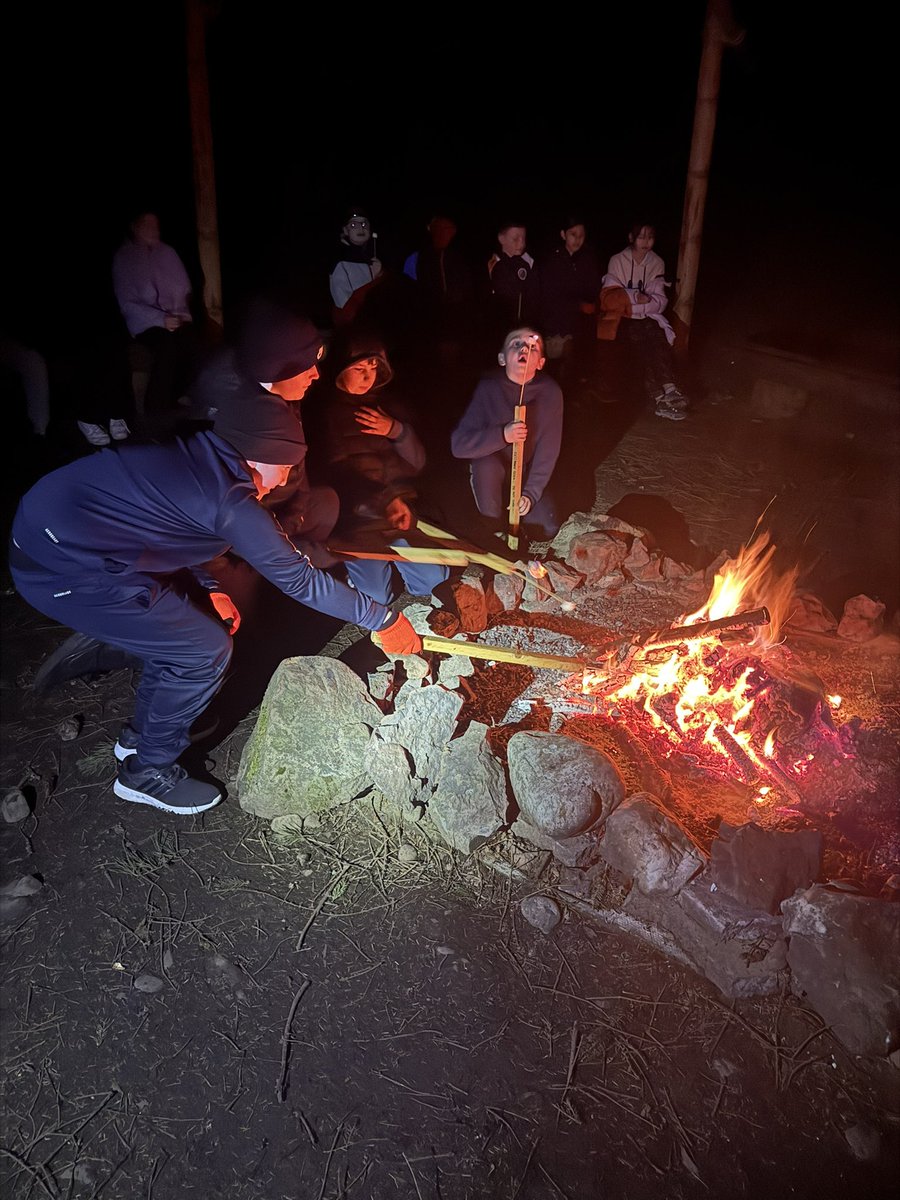BurghPrimary's tweet photo. Campfire fun to round off day one 
🔥🌳🪵 🎶 #LendrickMuir #makingmemories #funtimes #residential https://t.co/PfemsUWwL0