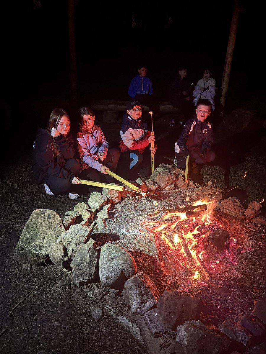 BurghPrimary's tweet photo. Campfire fun to round off day one 
🔥🌳🪵 🎶 #LendrickMuir #makingmemories #funtimes #residential https://t.co/PfemsUWwL0