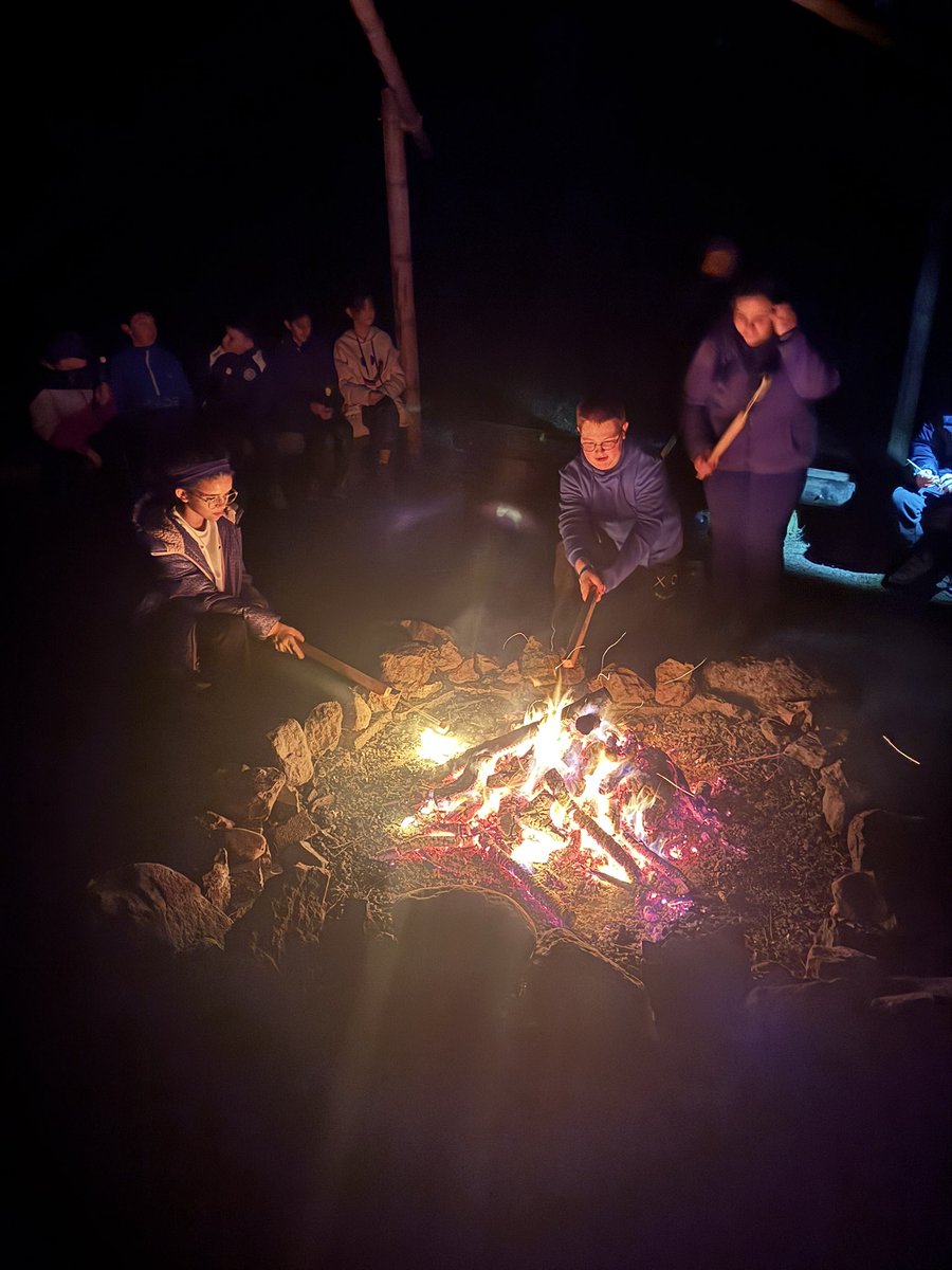 BurghPrimary's tweet photo. Campfire fun to round off day one 
🔥🌳🪵 🎶 #LendrickMuir #makingmemories #funtimes #residential https://t.co/hp6ZFzp9zM