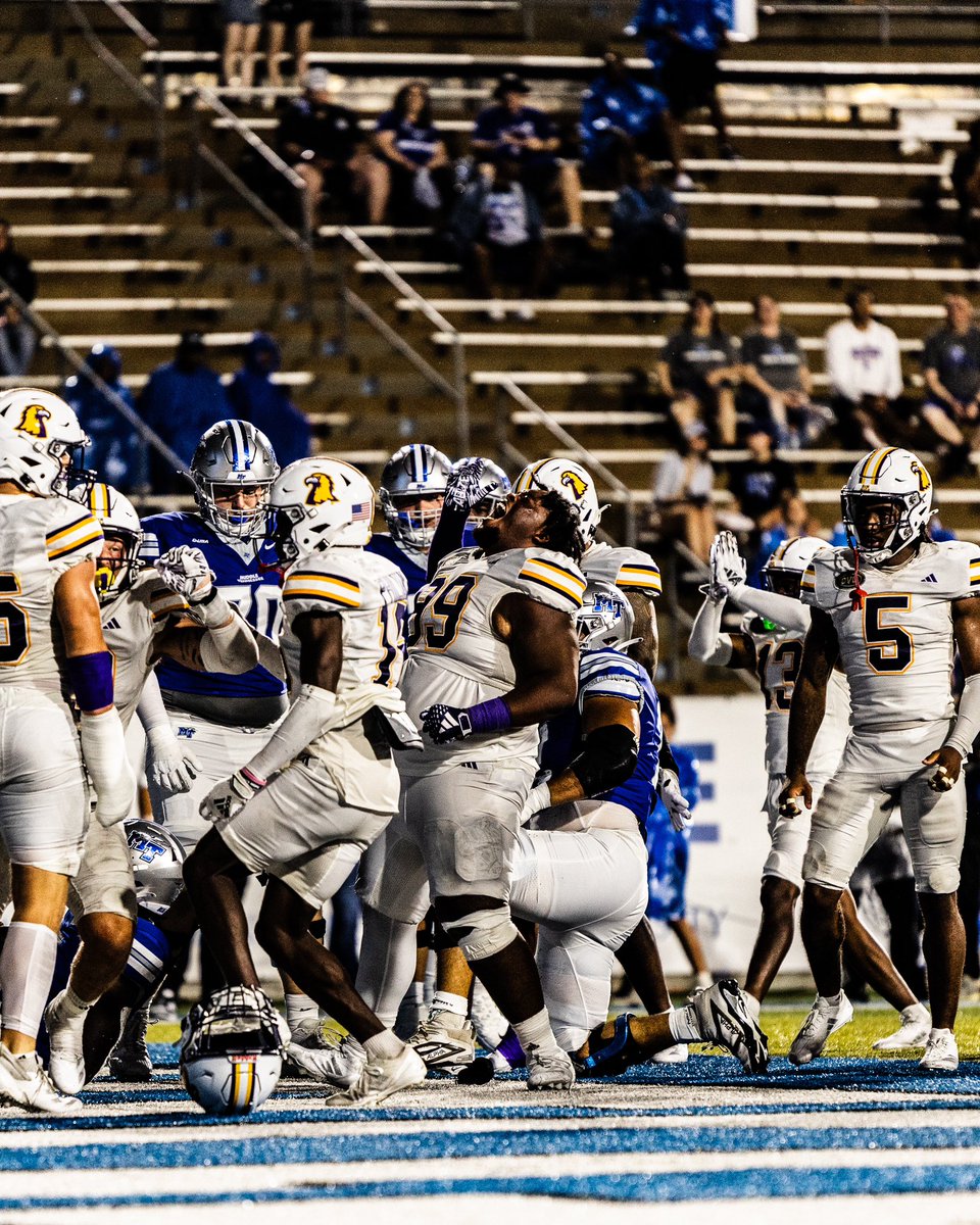 Darron Paschal Jr. (DP) M.O.L (@coachpaschal_) on Twitter photo 🚨🚨Class of 2026🚨🚨
It’s #OfferMonday time again for <a href="/TNTechFootball/">TTU Football</a> , let’s start the week off with a bang ‼️🦅⛓️#AimHigh #WingsUp #Hunt
Drop your tape below if you’re a dawg we need to checkout ⬇️ 🚨🚨Class of 2026🚨🚨
It’s #OfferMonday time again for <a href="/TNTechFootball/">TTU Football</a> , let’s start the week off with a bang ‼️🦅⛓️#AimHigh #WingsUp #Hunt
Drop your tape below if you’re a dawg we need to checkout ⬇️