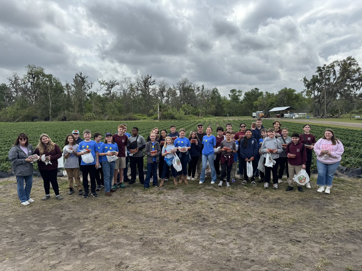 potter_252's tweet photo. What a day! Our @IvyHawnSuhr FFA members enjoyed a day full of agriculture; Publix dairy processing to Parkesdale &amp; strawberry picking - the best strawberry milkshakes ever! We had a day full of adventures. #makingourmark https://t.co/P87LZiB7nn