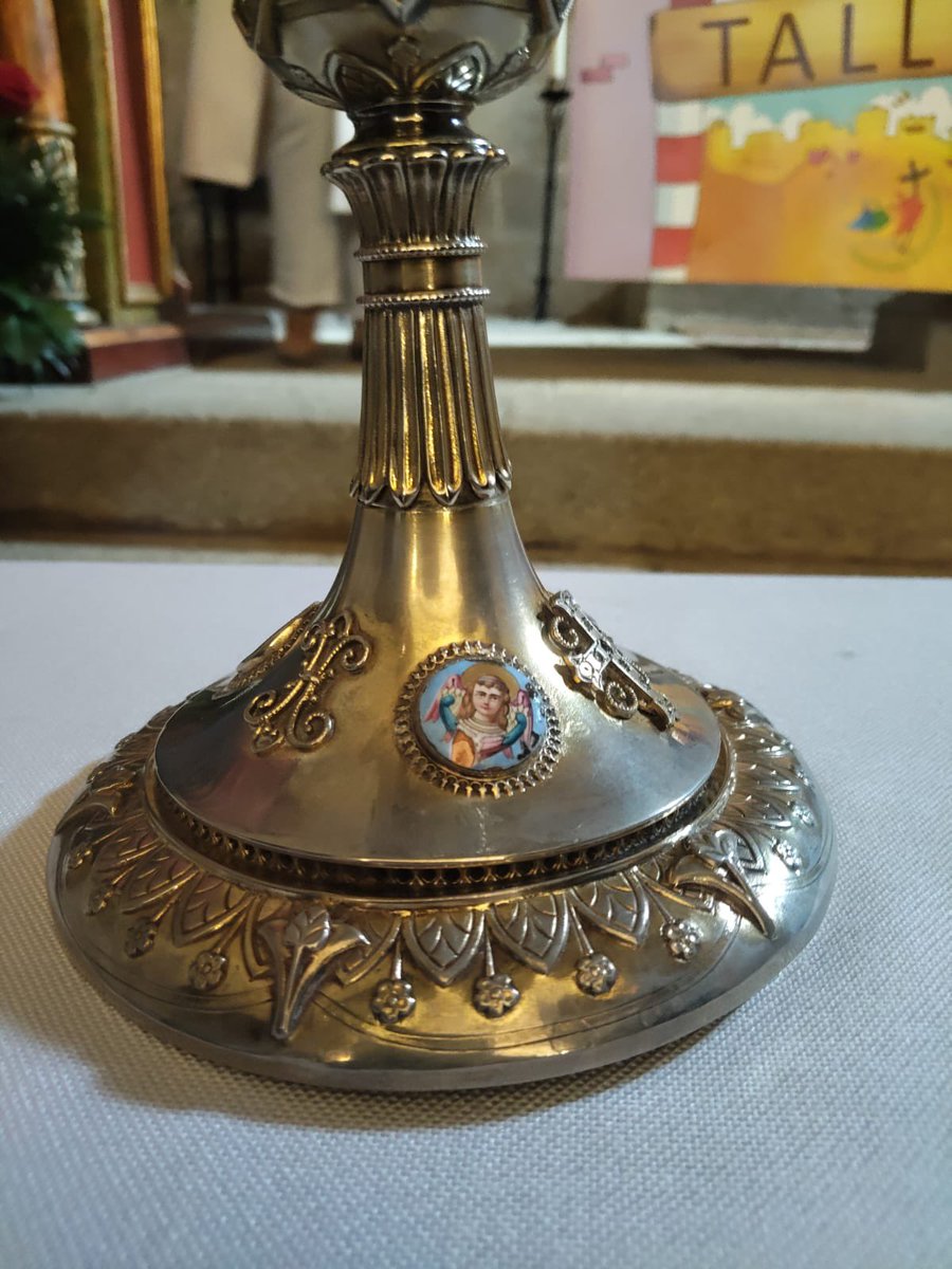 santamarinacc's tweet photo. La Parroquia de Santa Marina de Cañaveral de Cáceres acogió el cáliz tiroteado y profanado por yihadistas del Daesh durante la ocupación de Qaraqosh (Irak) en la misa del domingo. Rezamos por la Iglesia perseguida con la práctica cuaresmal de la oración y la solidaridad. https://t.co/WmTvUpLebx