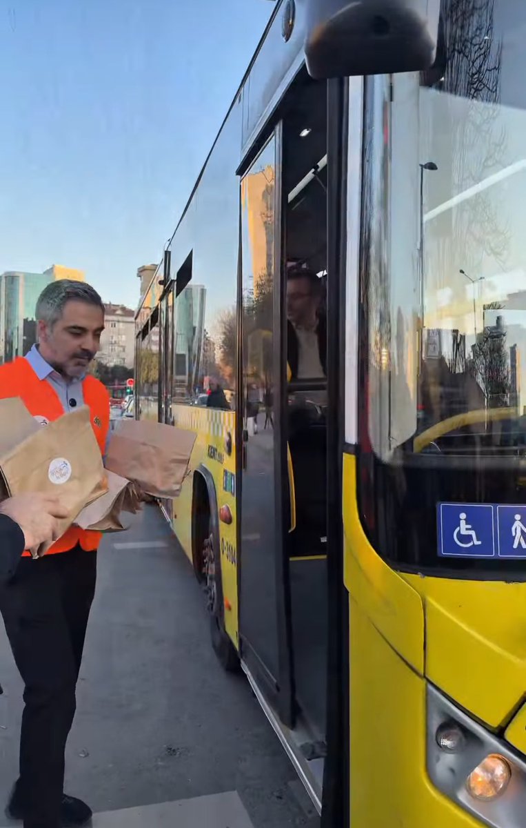 erturkayse793's tweet photo. Aşkla Çalışan yorulmazmış..
Bugün iftara 5 kala programında Ataşehirin sokaklarında yüce gönüllü Ataşehir ilçe Bşk @burakcifci34 ve yardımcıları @h_ibrahimyzc @AhmetGok55 @fatihakinnci @Murat_Demir58 ri canı gönülden tebrik https://t.co/aT9J6EcVnr buna #AkSevda #Akhizmet diyoruz https://t.co/hwp8DunQwD