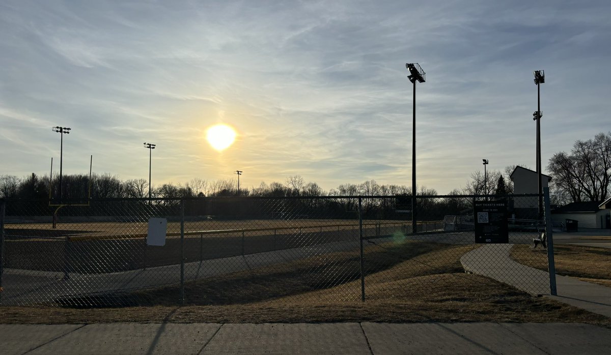 MrHoth2's tweet photo. Always great when you can start Day 1 outside! So happy to start the 2025 Stewie Track season. #TigerPride #GoldenHour https://t.co/44lAbI6LHE