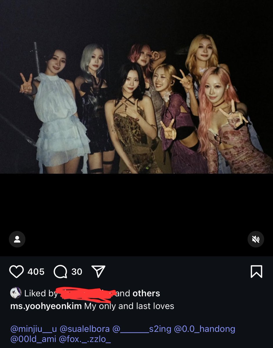 SiyeonieCatcher's tweet photo. The way Yoohyeon changed the caption 3 times because she is going through it just like us 😭😭😭 https://t.co/zppAxC5JZU