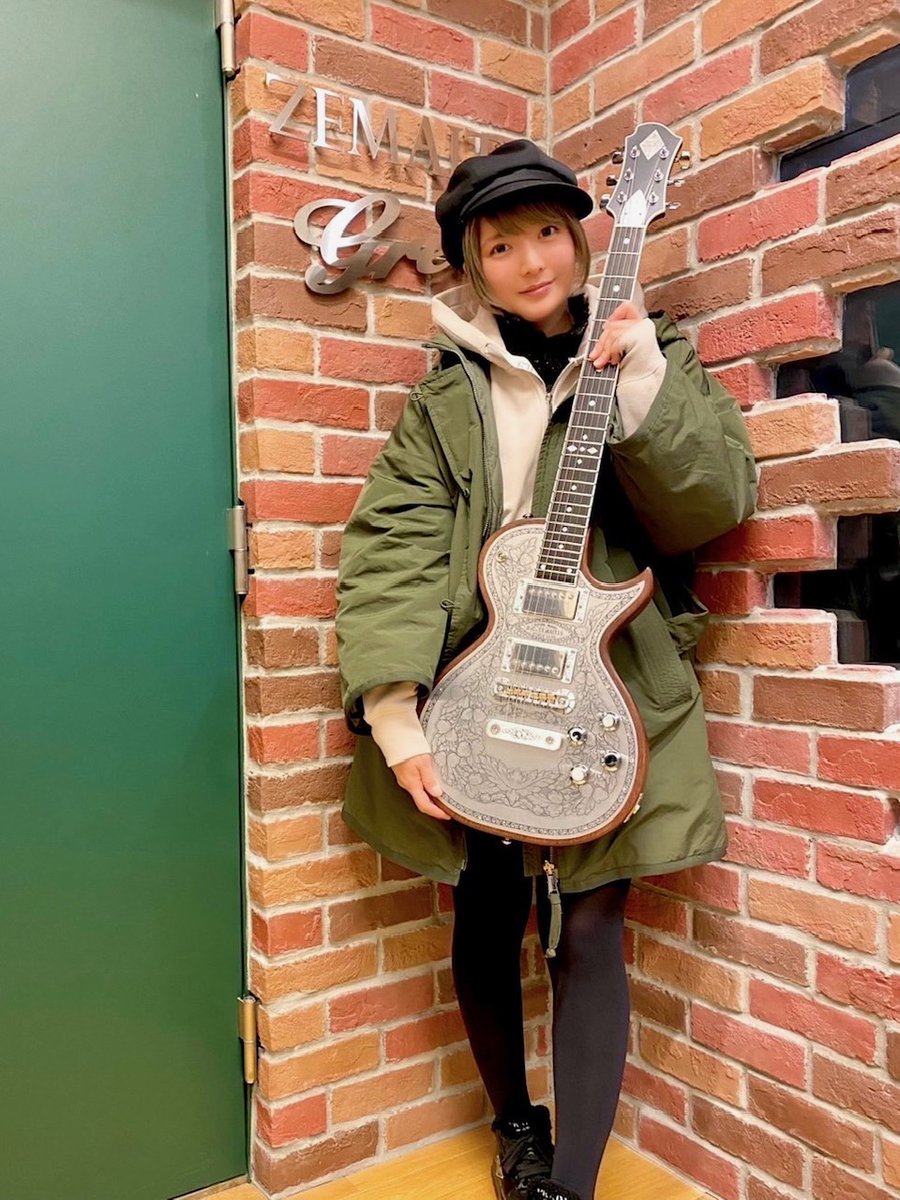 _Kandashokai_'s tweet photo. BAND-MAIDの小鳩ミクさんがご来社くださいました🕊
ZEMAITISのメタル・フロントと共に…📸
いつもありがとうございます✨
@miku_bandmaid #bandmaid https://t.co/4jIOyi2DoX