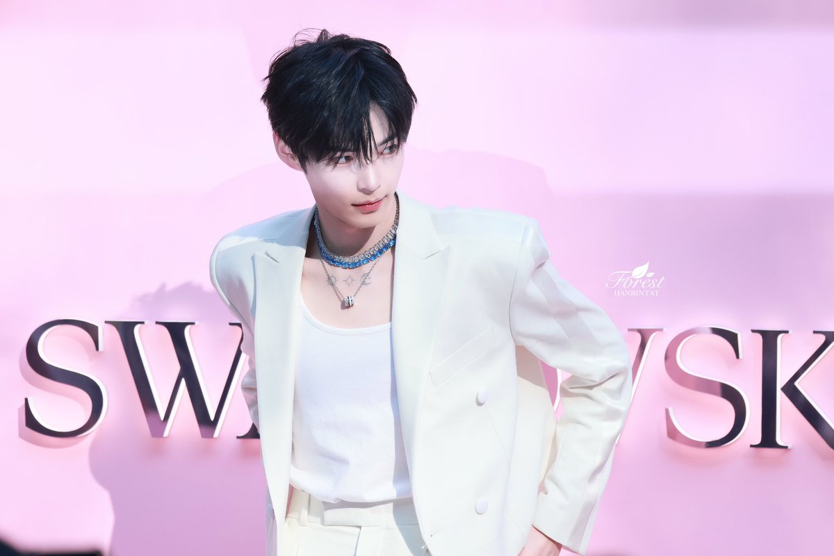ForestHanBintat's tweet photo. 250310 SWAROVSKI HD

👑

#SUNGHANBIN #성한빈 #ソンハンビン https://t.co/UTsWwR8ceM