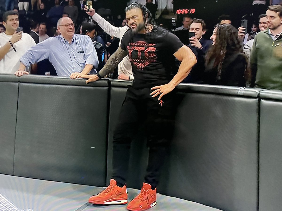 ericg2477's tweet photo. #WWERaw #romanreigns #sneakers #romanreigns @WWERomanReigns wearing the brick by brick by #nike #jordan4 #brickbybrick #jordan #nigelsylvester #nyc #msg #onfeet #prowrestling #heback #bloodline https://t.co/HCM1TBZ5ZG