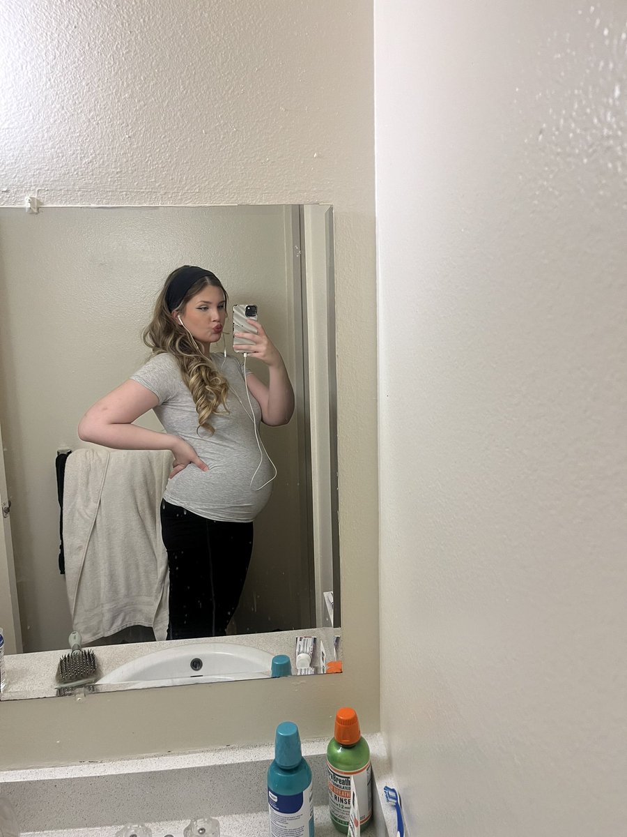 katebjoh's tweet photo. 23 weeks with my angel girl https://t.co/nv13XOrwFo
