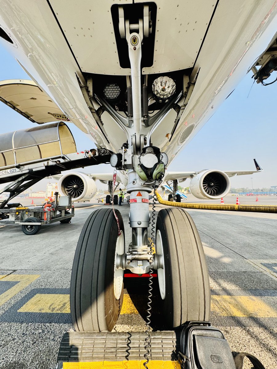tweetpratikm's tweet photo. Off to Singapore today on #AI2107. Flying a non-edto route as there is a Chennai airport closure and significant weather near Colombo to use it as an edto alternate. First officer will be Pilot Flying this sector. Flying #VTTVD with a fuel uplift of 18.0tons and a flying time of 5hrs22mins. Covering a distance of 2343nm @ FL350 m.78. #airindia #airbus #a321Neo #lifeontheramp #cfm #leap1a #AI2107