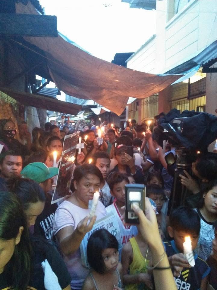 menchongdeee's tweet image. Photos I took in 2017 at the wake of Kian delos Santos, 17-year old victim of Duterte’s bloody drug war.

Para kay Kian, at napakarami pang biktima ng Oplan Tokhang—

Makunat ang hustisya sa bayang ito. Pero hindi ibig sabihin na hindi tayo pumapalag.

#DuterteIkulong