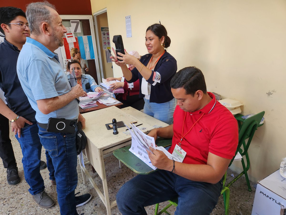 Proceso electoral interno dejo  muchas preguntas, dudas, incertidumbres,  pero si esta claro que el próximo presidente de Honduras será Liberal.