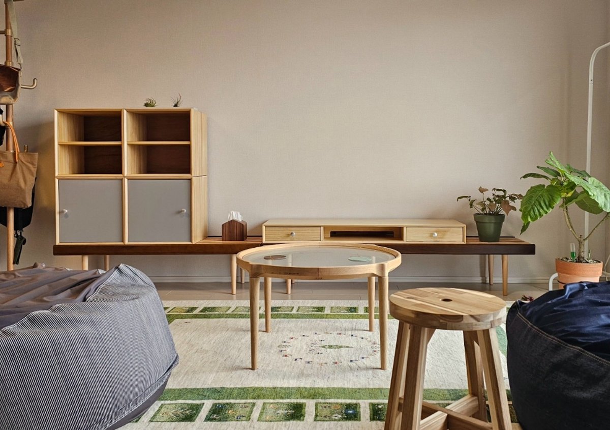 vanillaオリジナルブランド826STANDARDのUNITシリーズは組み合わせが自由。それはボックス・ベンチの種類だけでなく、カラーも自由なんです。今回のお部屋紹介ではブラウンとナチュラルのミックススタイルをご紹介です。

▼詳細はこちら
room.vanilla-kagu.com/2025/03/11_6123