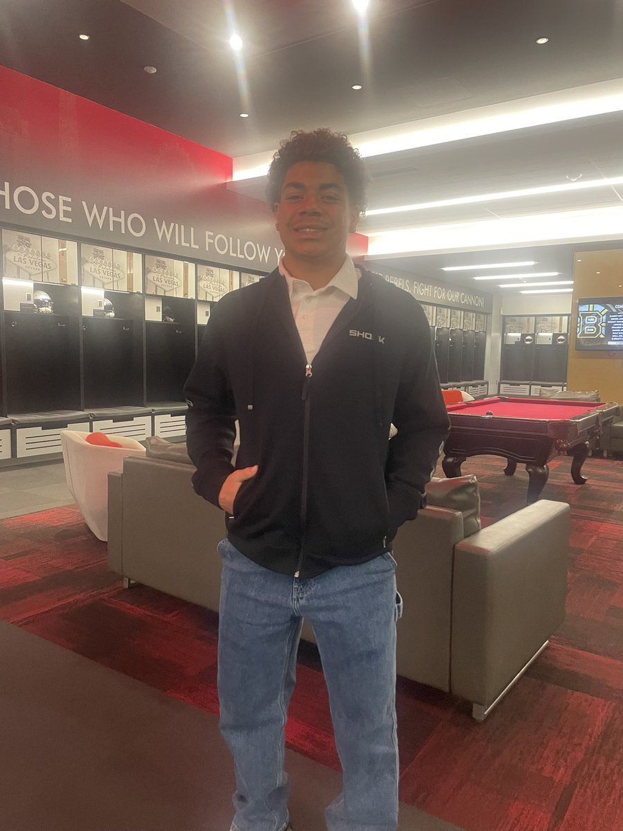 JaxonBell_'s tweet image. Thank you @coachqganther for showing my family and I around the facility! We really enjoyed it! #gorebels