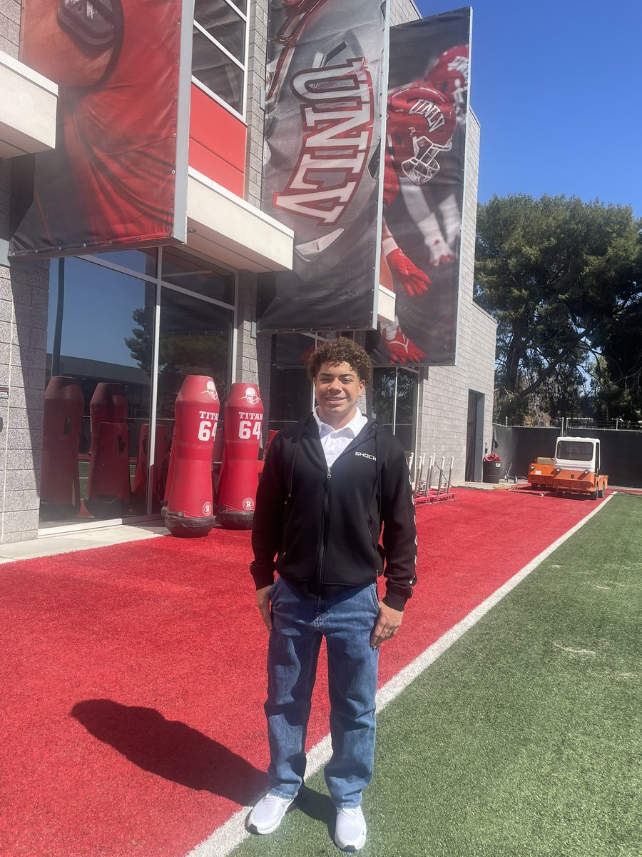 JaxonBell_'s tweet image. Thank you @coachqganther for showing my family and I around the facility! We really enjoyed it! #gorebels