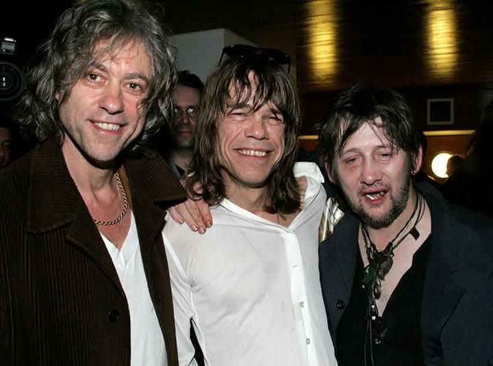 Richard12015331's tweet photo. Bob Geldof and New York Dolls singer David Johansen and Shane McGowan. 2004 I think,though I am not sure?. #bobgeldof #DavidJohansen #shanemcgpwan #boomtownrats #newyorkdolls #glamrock #protopunk #punk #punkrock #PunkandNewwave https://t.co/9bYU8CL8DZ