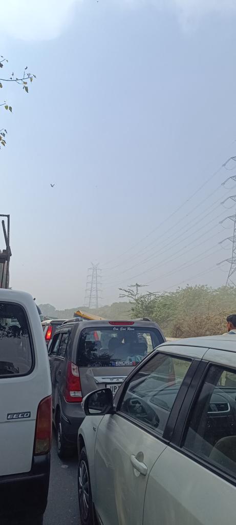 whokrishnansh's tweet photo. @KapilMishra_IND 
Sonia Vihar's citizens are awaiting the announcement of the doubling of the Sonia Vihar Pusta Road. Atleast 1.5hour is wasted in this traffic jam every day.

@p_sahibsingh @ManojTiwariMP @mssirsa @gupta_rekha https://t.co/SLOQXBdUH1