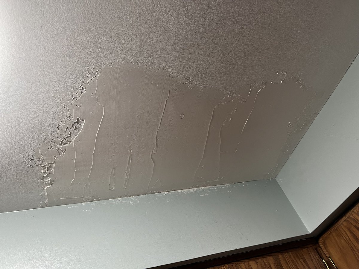 zip100473's tweet image. Patching up some bad plaster. #notapro