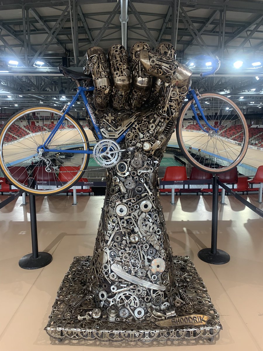 SteveLussier3's tweet image. 📍Rencontre importante au Vélodrome National de Saint-Quentin-en-Yvelines. J’ai eu le privilège de m’y rendre en compagnie de Romain Lepillé,  professeur à l’Université de Rouen Normandie, engagé dans une analyse socio-géographique approfondie sur l’implantation des #Pumptracks.