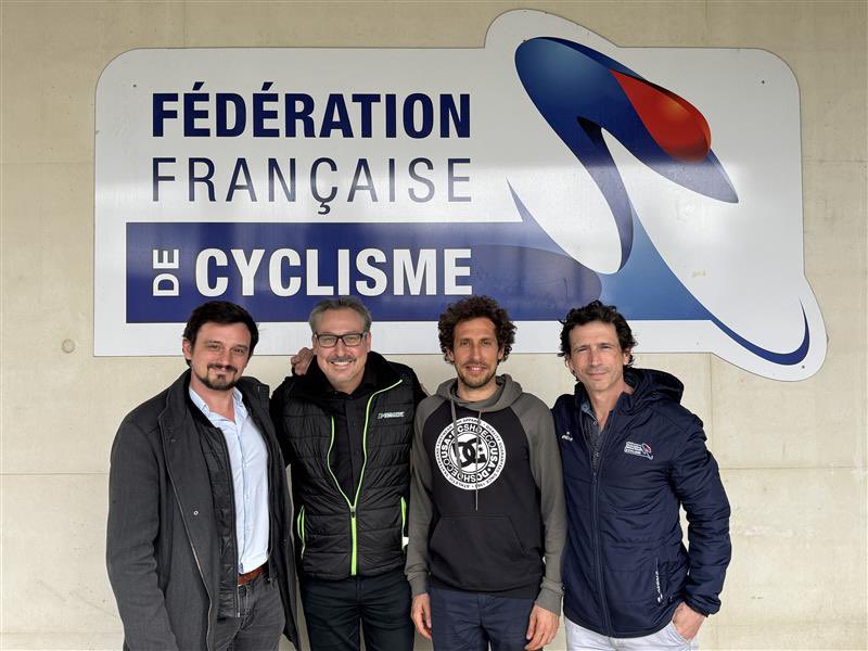SteveLussier3's tweet image. 📍Rencontre importante au Vélodrome National de Saint-Quentin-en-Yvelines. J’ai eu le privilège de m’y rendre en compagnie de Romain Lepillé,  professeur à l’Université de Rouen Normandie, engagé dans une analyse socio-géographique approfondie sur l’implantation des #Pumptracks.