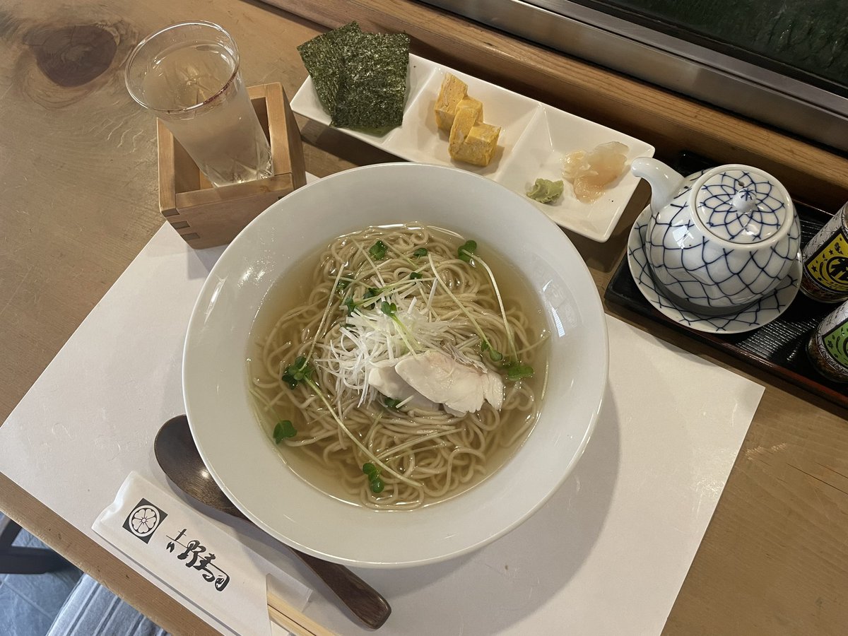 yoshinoiruma's tweet photo. 昨日はお休みを頂戴しありがとうございました。

本日3/11〜13は11:00よりランチ営業をさせて頂きます。

11:00〜13:30 L.O
各日限定20食にてのご案内とさせて頂きます。
材料無くなり次第の早仕舞いの可能性ございます。

◎鯛がけ（塩・醤油）　
各500円

サイドメニュー
◎特選鯵なめろうご飯　400円
◎胡麻鯛茶漬け　300円
◎本日の握り寿司　3貫　400円
※鮪、穴子、炙りサーモンになります。

宜しくお願い致します。

#鯛がけ　#ラーメン　#鯛ラーメン　#鯛茶漬　#入間市　#寿司　#菅野製麺所　#ランチ