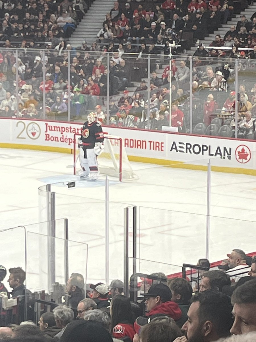 KaitlynStokes's tweet photo. Stealing the spotlight from @jrtrottier  it’s ref @thenickgratton behind the net. #theheat #gosensgo https://t.co/KunOjRVIuN