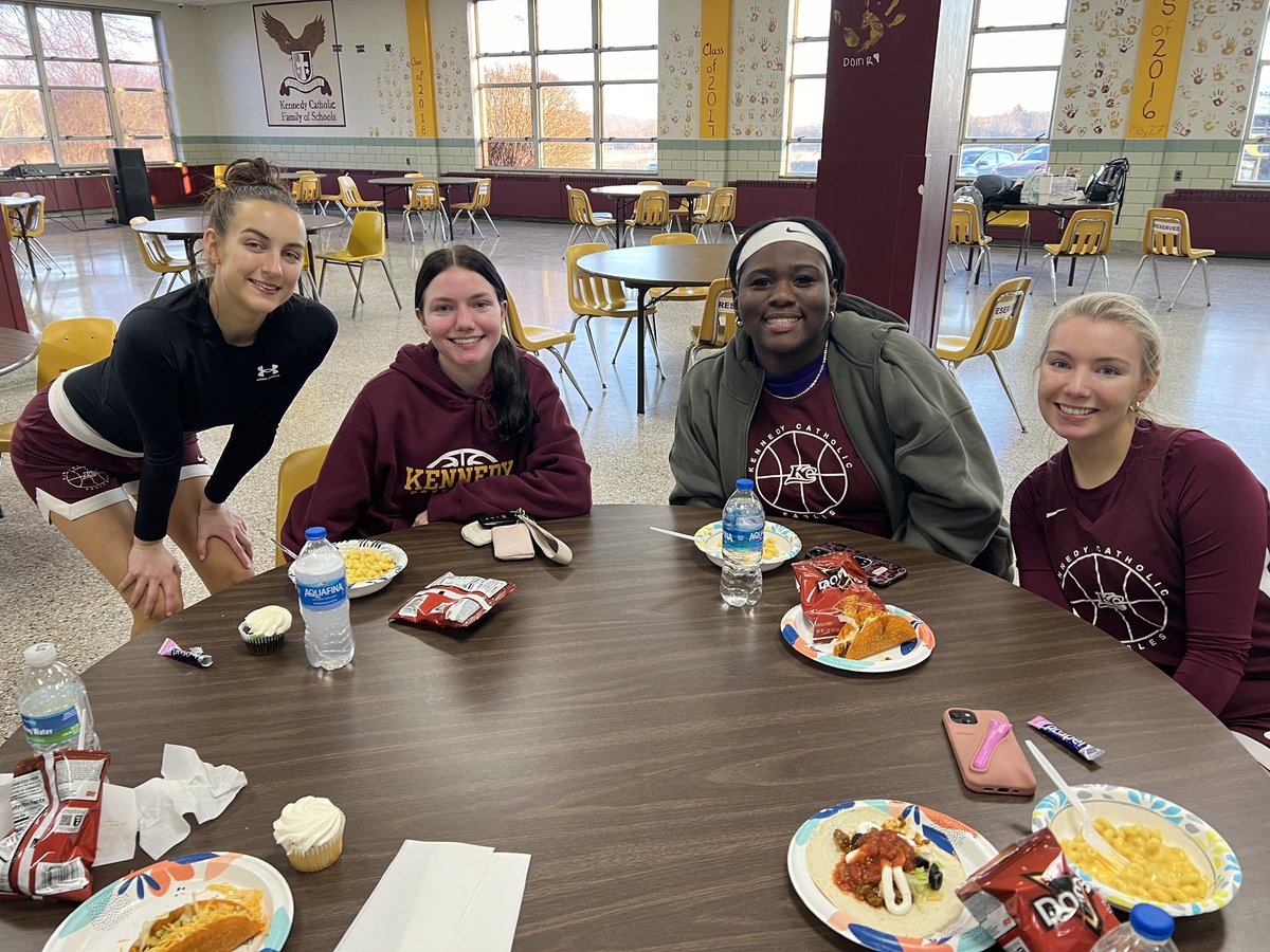 KC_GBB's tweet photo. Another great team dinner from our boosters &amp; parents. We had a fantastic practice &amp; we are prepared, rested and locked in. See you tomorrow, 7:30pm at Union High School. 🦅🏀🔒 #ForMo #BigGoals https://t.co/HQ2olHtIaR