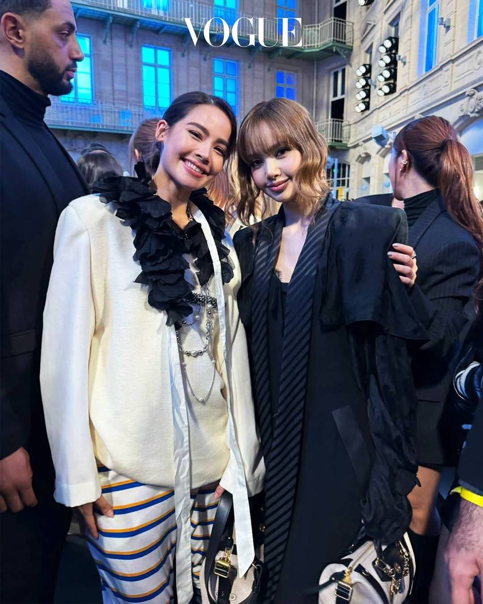 Love❤️❤️❤️❤️👍🏻👍🏻👍🏻👏🏻👏🏻
Repost <a href="/voguethailand/">Vogue Thailand</a> #ParisFashionWeek  #VogueReports #LVFW25 #LouisVuitton #LISAxLOUISVUITTON #LISAx
#urassayas #ลิซ่า
