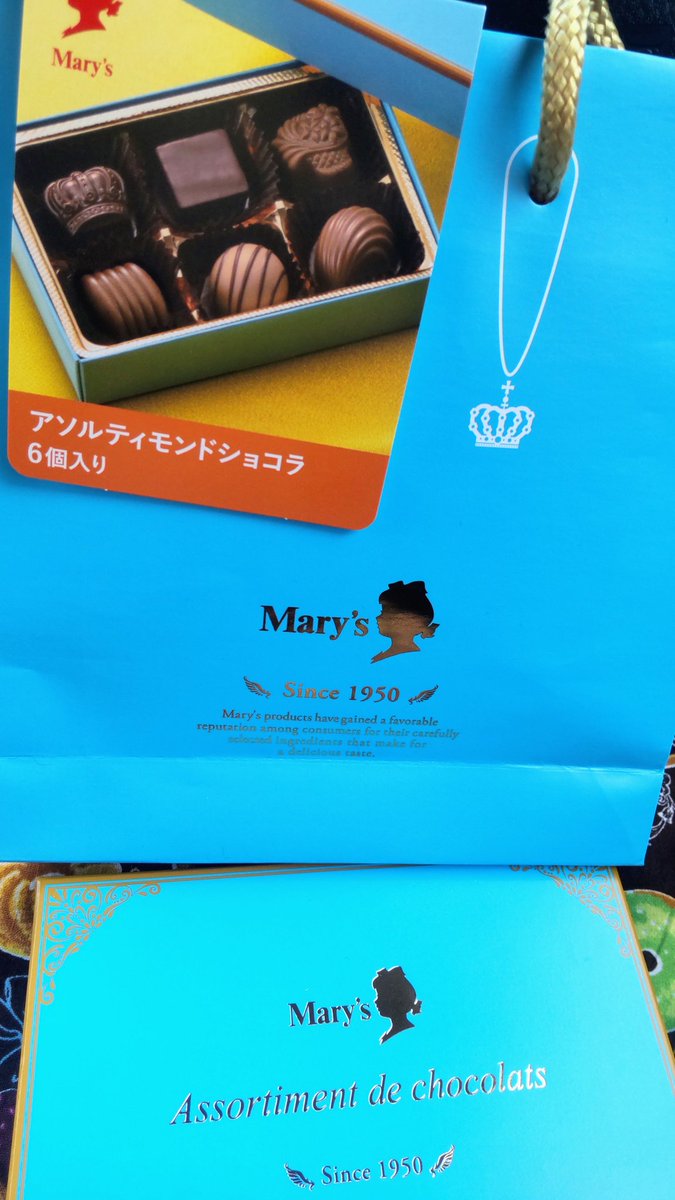yuriaroom's tweet photo. Mary'sのチョコレート💕この綺麗な青に惹かれて♡

セブンイレブンで見つけたよ😆

『アソルティモンドショコラ』 https://t.co/ILhD5Zusnw