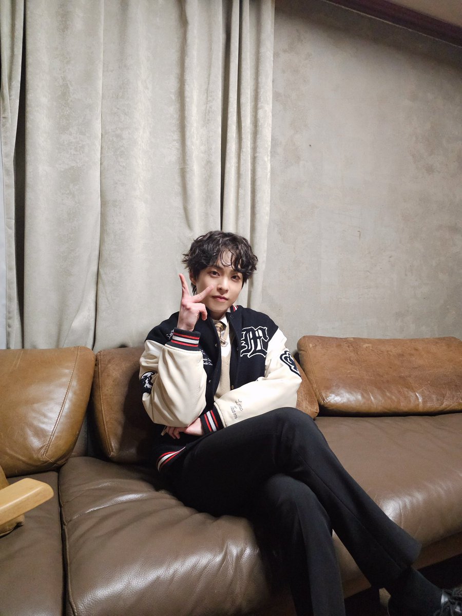 시청자분들의 고민을 직접 들을 수 있어 더욱 재밌는 시간이었습니다!!
불러주셔서 감사합니다!💙
 
#시우민 #XIUMIN #InterviewX #WHEE