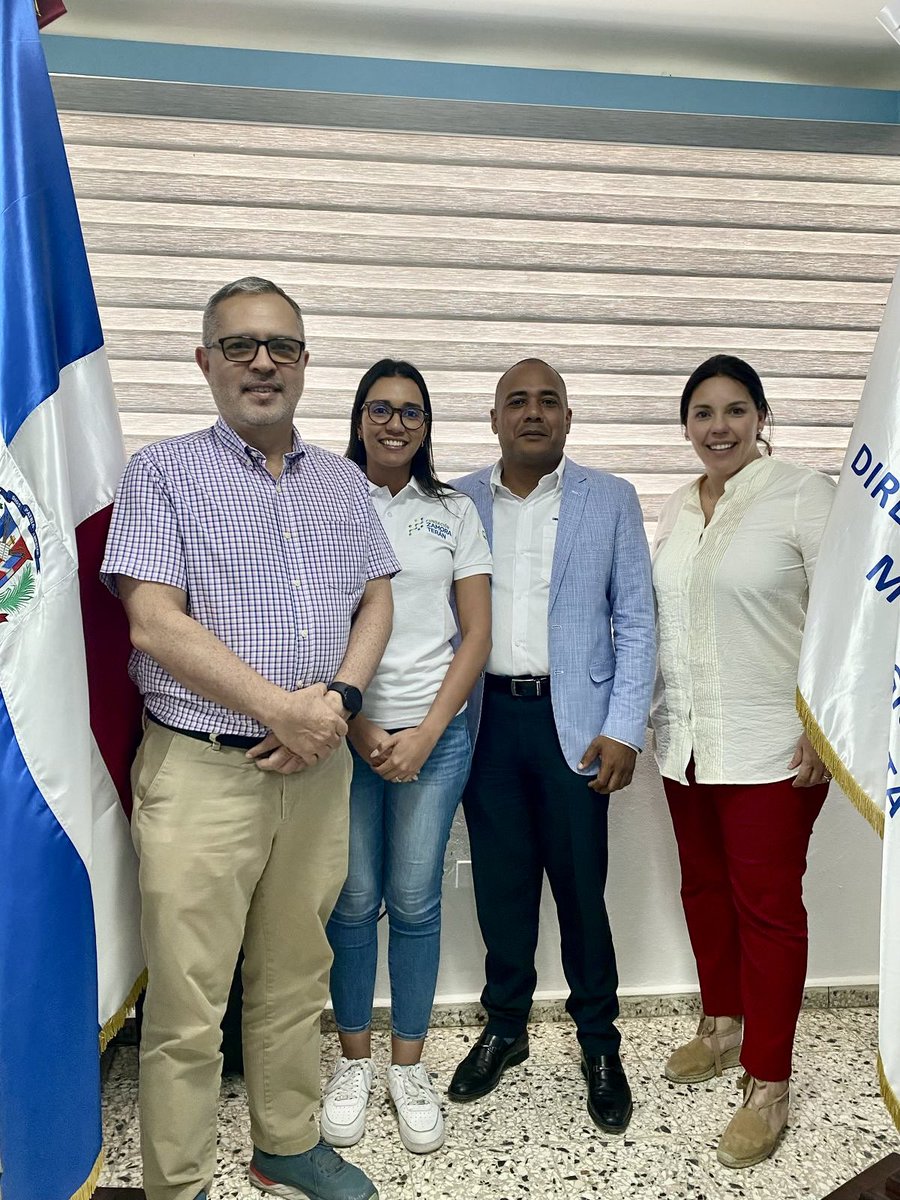 Reunión con el Director Regional de Educación. Nuestro aliado clave del Ministerio para este proyecto.

#masqueuncomputador