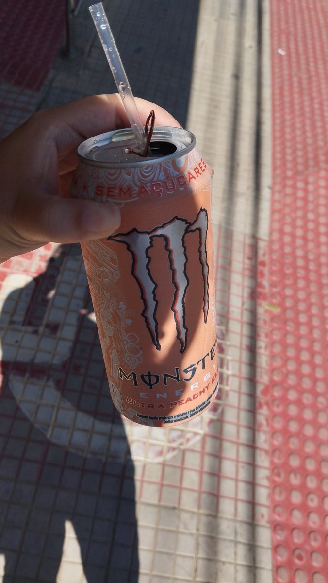 Dy_Vaillant's tweet photo. Experimentando os sem açúcar pq agora vou fingir que sou saudável! 
Esse é bem gostosinho 8,5/10
(Se não leva 10 pq ainda tô aprendendo a gostar de pêssego) https://t.co/hDgrsMUvfB