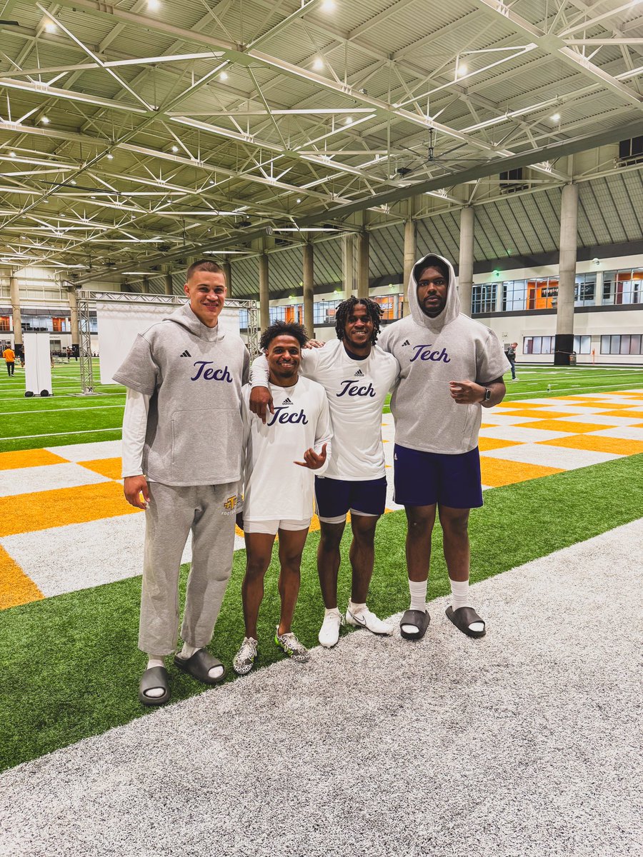 Dude, we’re getting the band back together! 🎸 #ProDay

#AimHigh | #WingsUp