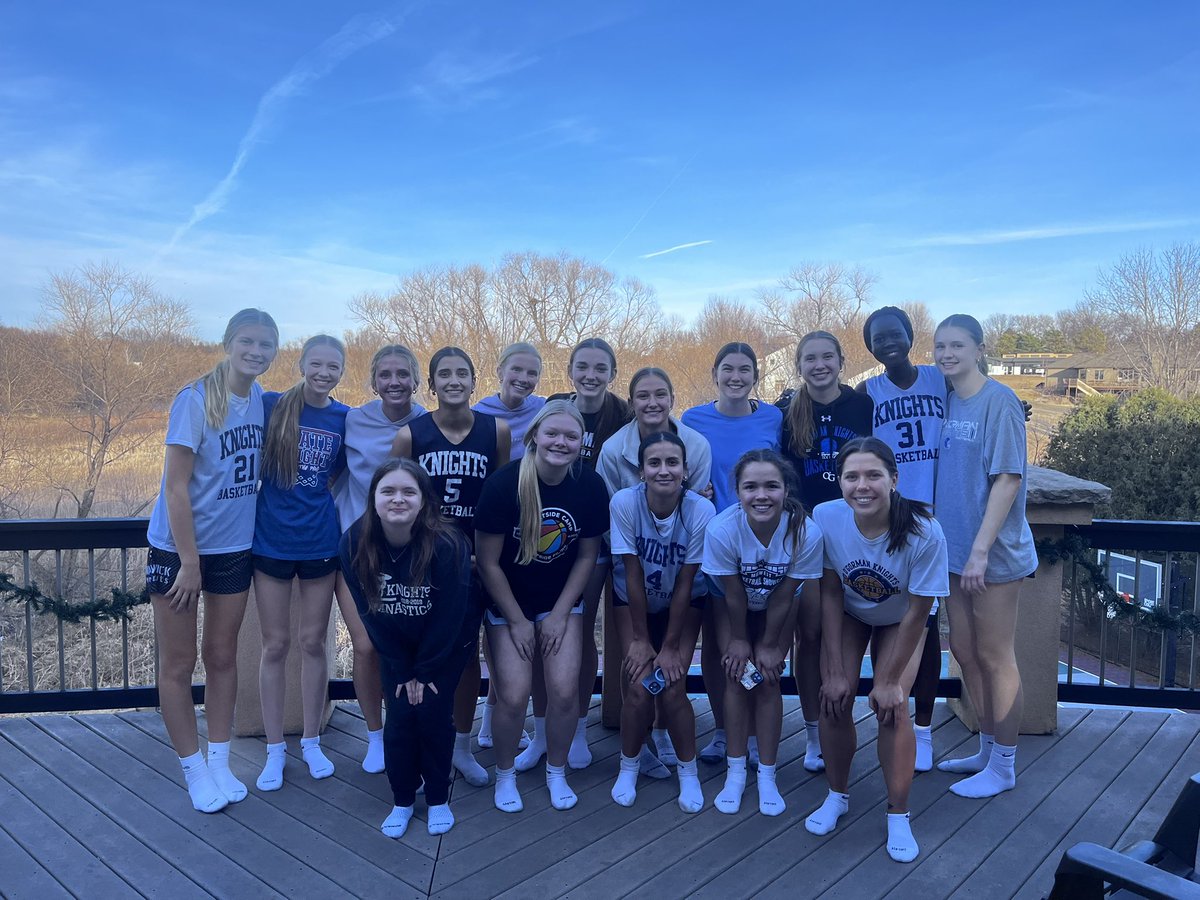 OGLadyKBball's tweet photo. Making the most of the last week of the season by starting it off with team dinner!! These girls โค๏ธ being together!! Thank you parents!! #lookingformore https://t.co/g7JzOWU6Sw
