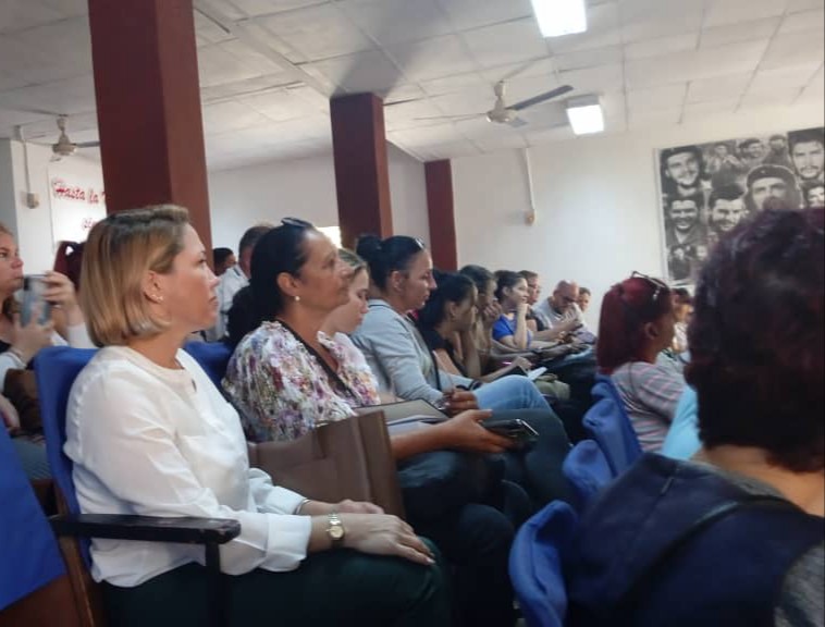 Reunión de intercambio con comunicadores institucionales, con la presencia de Luis Morlote funcionario del CC-PCC, se debatió sobre la ley de comunicación,  expresando los desafíos y  nuevos retos en la comunicación en #Matanzas  #MatancerosEnVictoria
<a href="/mariofsabines/">Mario Sabines Lorenzo</a> <a href="/CaridadPoey/">Marieta Poey Caridad</a>