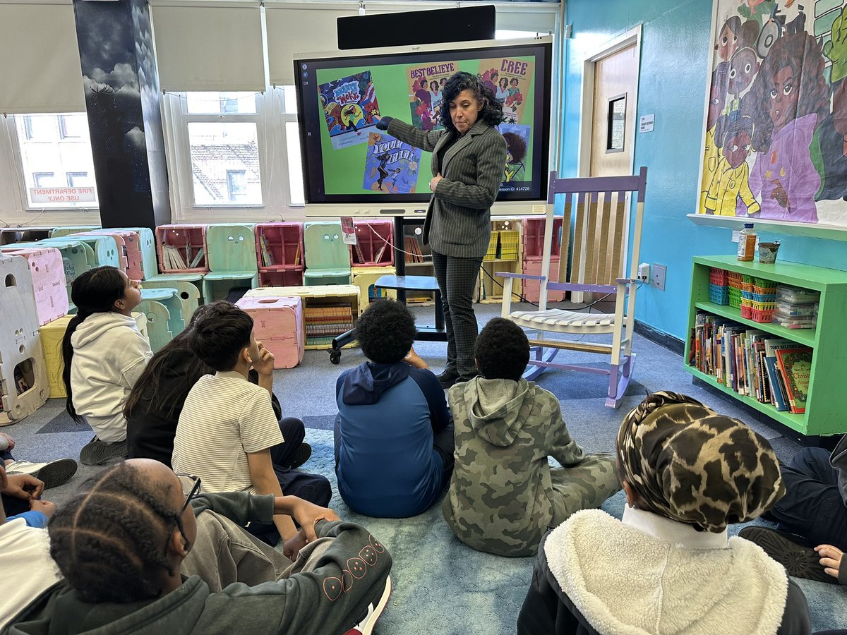 PS161BX's tweet image. We had the pleasure of meeting Author NoNieqa Ramos and learning about her book, “Beauty Woke.” Thank you, @startlighthouse!

#ibelieveinD7 #ibelieveinps161bx #Read2Succeed #ReadyfortheWorld