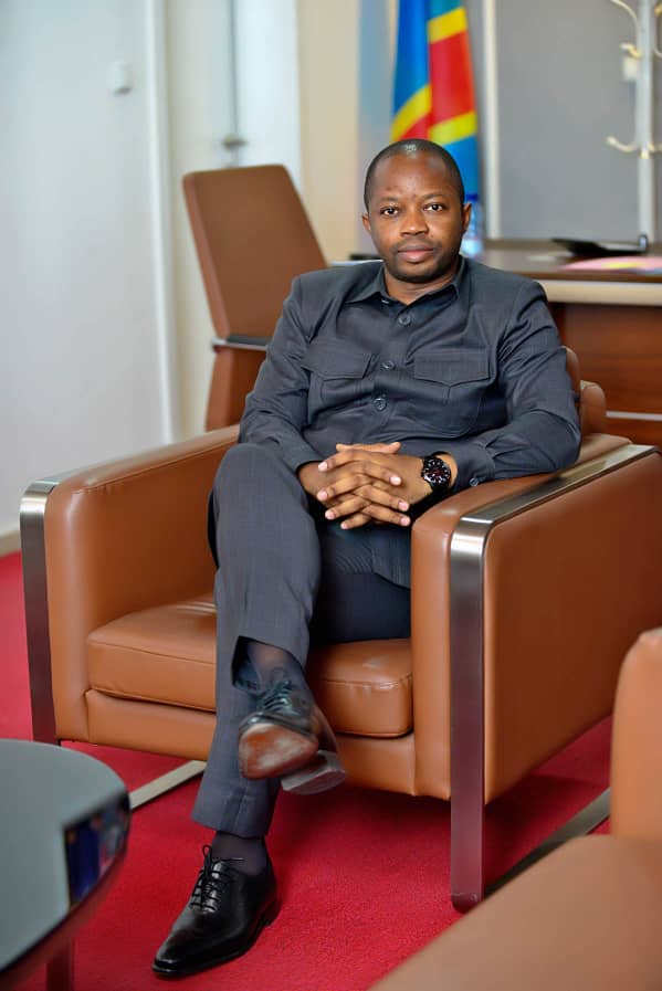 Kabongo_Glody_B's tweet photo. Cher DGA;
Je vous souhaite un très bon anniversaire et de nombreuses années de succès. Je vous souhaite une carrière épanouie et heureuse, ainsi que les meilleures choses de la vie. Joyeux anniversaire, Dr. #Sele_Yamba. https://t.co/43TFyl0sg6