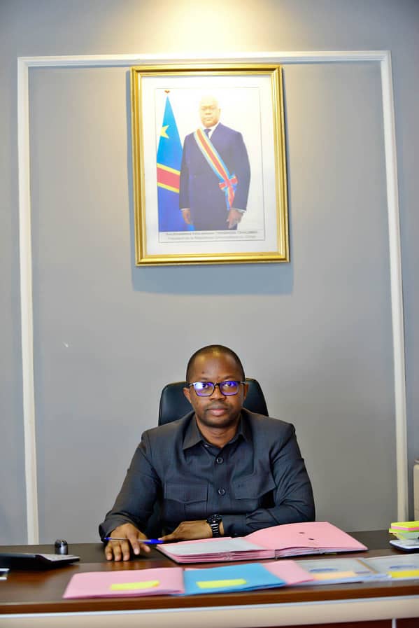 Kabongo_Glody_B's tweet photo. Cher DGA;
Je vous souhaite un très bon anniversaire et de nombreuses années de succès. Je vous souhaite une carrière épanouie et heureuse, ainsi que les meilleures choses de la vie. Joyeux anniversaire, Dr. #Sele_Yamba. https://t.co/43TFyl0sg6