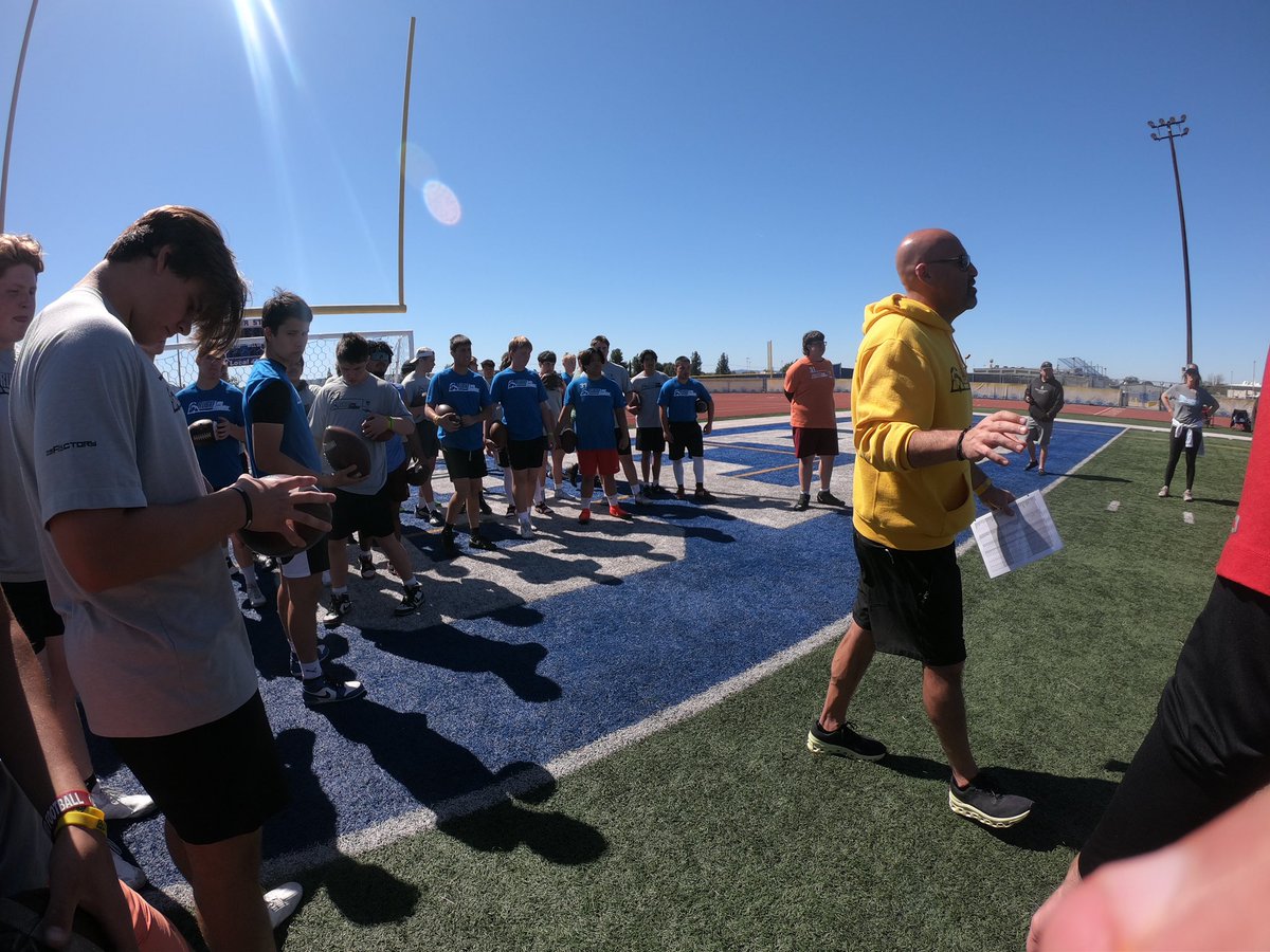 TheChrisRubio's tweet photo. SHOWTIME!!!

Enjoy a quick recap, finals round video and a ton of photos from the Rubio Long Snapping Spring Camp in Southern California —> https://t.co/gONxt0Y8s9

#RubioFamily | #ToeTheLine https://t.co/4HyKVfzZNE
