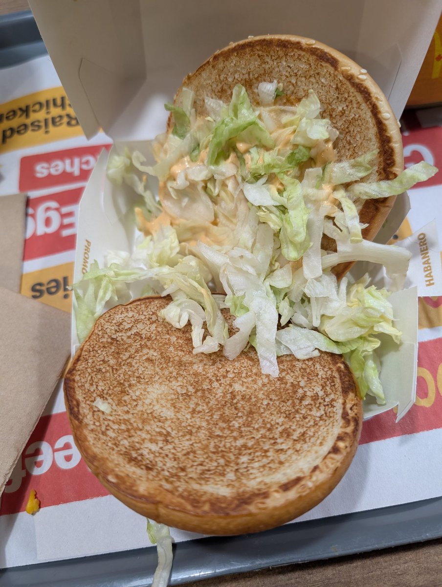 SoahmZ's tweet photo. @McDonaldsCanada uhh where is my chicken at? https://t.co/taqBBCLXM2
